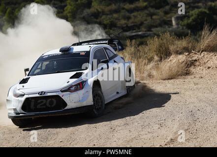 Barcelone, Catalogne, Espagne. 12 octobre, 2018. Daniel Sordo de Hyundai Motorsport vu tester sa voiture avant le RallyRACC Catalogne. Crédit : Eric Alonso/SOPA Images/ZUMA/Alamy Fil Live News Banque D'Images