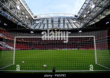 Amsterdam, Pays-Bas. Apr 21, 2017. 12 octobre 2018, aux Pays-Bas, Amsterdam : vue sur le terrain après la formation finale de la DFB-team dans le Johan-Cruyff-Arena. L'équipe nationale d'Allemagne va jouer contre les Pays-Bas dans le Nations-League jeu prochain samedi. Credit : Ina Fassbender/dpa/Alamy Live News Banque D'Images