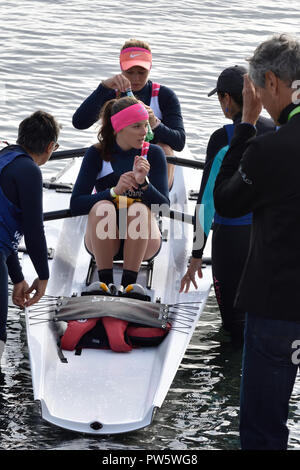 Josephine et Maya Cornut-Danjou de Libourne, France se préparer pour le début de la double scull femmes 2e feu à se qualifier pour la finale dans le CRCW à Sidney, Canada. Banque D'Images