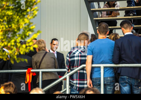 San Polo di Parma, Italie. 12 octobre, 2018. Luis Arosemena, Président et PDG de GSK France, accueille les visiteurs à l'inauguration de la nouvelle usine de production de médicaments innovants, Fostemsavir résistant aux traitements pour les patients atteints du VIH. GoneWithTheWind/Alamy Live News Banque D'Images