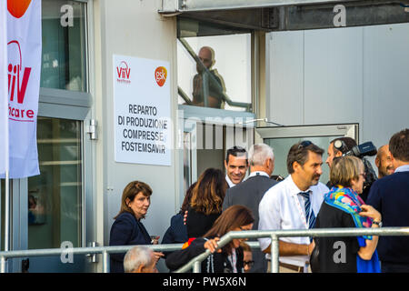 San Polo di Parma, Italie. 12 octobre, 2018. Luis Arosemena, Président et PDG de GSK France, accueille les visiteurs à l'inauguration de la nouvelle usine de production de médicaments innovants, Fostemsavir résistant aux traitements pour les patients atteints du VIH. GoneWithTheWind/Alamy Live News Banque D'Images