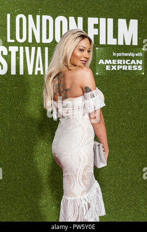 Londres, Royaume-Uni. 12 octobre 2018. Munroe Bergdorf assiste à la première des films du monde de 'été si long' à Embankment Jardin Cinéma pendant le 62e Festival du Film de Londres. Credit : Wiktor Szymanowicz/Alamy Live News Banque D'Images