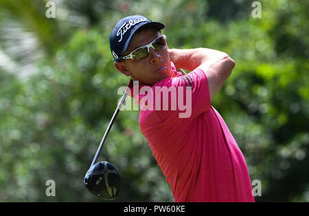 Sanya, province de Hainan en Chine. 13 Oct, 2018. Scotland's Grant Forrest tees au large pendant le troisième match à l'enjeu européen Golf Tour 2018 Ouvrir dans Hainan Sanya, Chine du sud, province de Hainan, 13 octobre 2018. Crédit : Yang Guanyu/Xinhua/Alamy Live News Banque D'Images