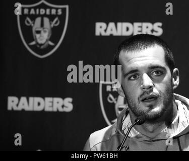 Le quart-arrière Derek Carr à la Oakland Raiders Conférence de presse à l'hôtel Hilton London Wembley, Royaume-Uni, en avance sur leur jeu NFL International Series UK vs Seattle Seahawks, stade de Wembley, Londres, Royaume-Uni, 12 Octobre 2018 Photo de Keith Mayhew Banque D'Images