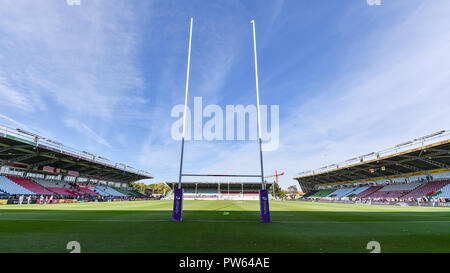 Londres, Royaume-Uni. 13 octobre 2018. Une vue générale du Stade de Twickenham Stoop avant le jeu au cours du rugby européen Challenge Cup, ronde 1 Poule 5, entre les Harlequins et Agen au stade de Twickenham Stoop, le samedi 13 octobre 2018. Londres en Angleterre. (Usage éditorial uniquement, licence requise pour un usage commercial. Aucune utilisation de pari, de jeux ou d'un seul club/ligue/dvd publications.) Crédit : Taka Wu/Alamy Live News Banque D'Images