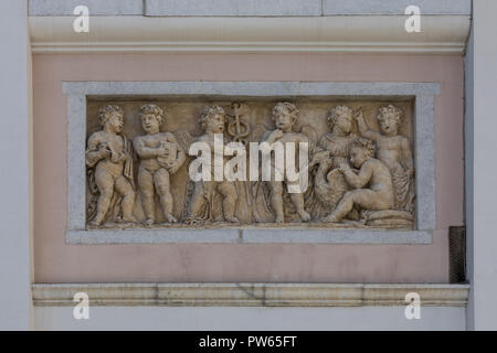 Avec soulagement les chérubins sur la façade de l'ancien bâtiment de la Bourse à Trieste, Frioul-Vénétie Julienne, Italie Banque D'Images