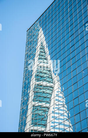 Bahrain World Trade Centre. Il s'agit d'un 240 mètres de haut, 50 étages, twin tower complexe, construit en 2008, premier gratte-ciel dans le monde avec vent intégré Banque D'Images