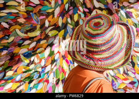 Fort ft. Lauderdale Florida,Las Olas Boulevard,Las Olas Art Fair,festival,Street fair,Community art,peinture,femme femme femme,chapeau,look,coloré,a Banque D'Images