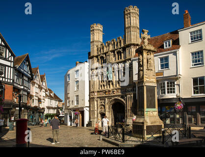 UK, Kent, Canterbury, la Cathédrale de Canterbury, Buttermarket gateway et Sun Street Banque D'Images