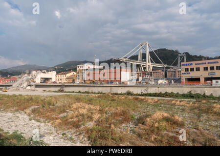 Gênes, Italie. Une section de l'Pont Morandi partiellement effondré Banque D'Images