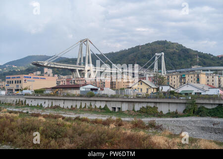 Gênes, Italie. Une section de l'Pont Morandi partiellement effondré Banque D'Images