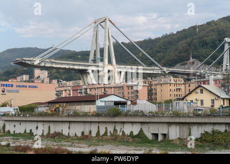 Gênes, Italie. Une section de l'Pont Morandi partiellement effondré Banque D'Images