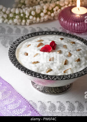 KHEER, un dessert traditionnel indien À BASE DE RIZ ET LE LAIT Banque D'Images