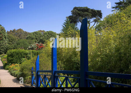 Le pont près de l'entrée, jardin de l'abbaye de Tresco, Tresco, Îles Scilly, UK Banque D'Images