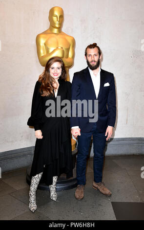 Chris Overton et Rachel Shenton assistant à l'Academy of Motion Picture Arts and Sciences, de nouveaux membres Partie à la National Gallery, Londres. Banque D'Images