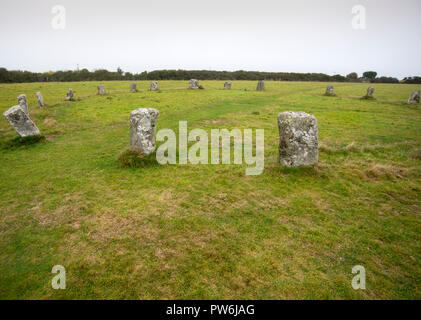 Comité permanent des pierres à la fin du Néolithique stone circle connu sous le nom de Merry Maidens à Cornwall, England, UK Banque D'Images