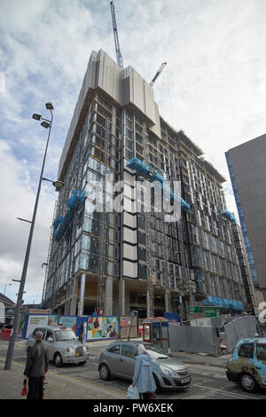 Les étudiants de l'université nouvelle unite bloque en cours de construction Liverpool Merseyside England UK Banque D'Images