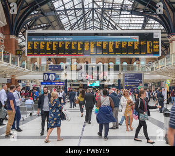 La gare de Liverpool Street, London, England, UK Banque D'Images