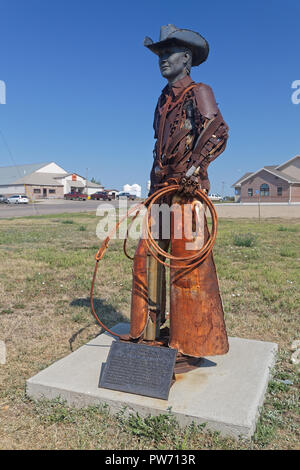 La foi, le DAKOTA DU SUD, le 7 septembre 2018 : Acier statue de Bud Jour un célèbre Rodeo Cowboy et concurrent du Dakota du Sud. Banque D'Images