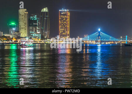 La nuit sur la rivière Da Nang Vietnam Banque D'Images