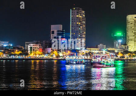 La nuit sur la rivière Da Nang Vietnam Banque D'Images