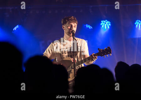 Tom Grennan à un petit concert en ville Bedford 2017 Banque D'Images