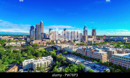 Le centre-ville de Charlotte, Caroline du Nord, USA Skyline Aerial Drone Banque D'Images