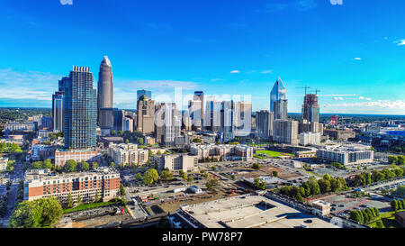 Le centre-ville de Charlotte, Caroline du Nord, USA Skyline Aerial Drone Banque D'Images