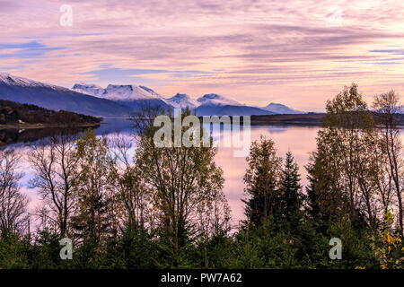 Lever du soleil glorieux automne images prises sur Kvaloya, Troms, Norvège arctique Tromsø, nr. Banque D'Images