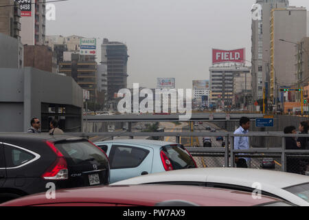 Lima, Pérou - 18 juin 2015: L'Organisation mondiale de la santé a nommé Lima, une ville de plus de neuf millions, d'avoir la pire pollution de l'air de tous les Amer latins Banque D'Images