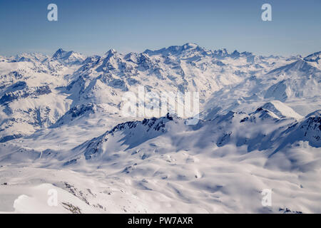 Vues autour de l'Espace Killy les stations de ski de Tignes et Val D'Isère sur une fantastique journée d'hiver de février. L'Espace Killy est un nom donné à une zone de ski Banque D'Images
