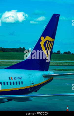 Tail-fins de Ryanair Boeing 737 avec logo à Londres, l'aéroport de Stansted, Banque D'Images