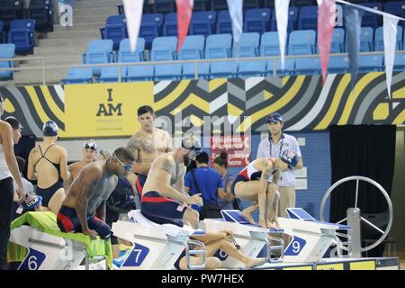 Les membres d'équipe nous préparer à nager la formation au Centre des sports panaméricains de Toronto, Toronto, Canada, du 22 septembre 2017, en préparation de l'Invictus 2017 Jeux. Les jeux auront lieu du 23 au 30 septembre. Invictus est un style international paralympique, évènement multi-sport, créé par le prince Harry de Galles, où blessé, malade ou blessé des membres des forces armées du monde entier participer aux sports, notamment le basket-ball en fauteuil roulant, rugby en fauteuil roulant, le volleyball assis, athlétisme et jetant des événements sur le terrain), tir à l'arc, randonnée à vélo, tennis en fauteuil roulant, dynamophilie, golf, natation, et l'aviron en salle Banque D'Images