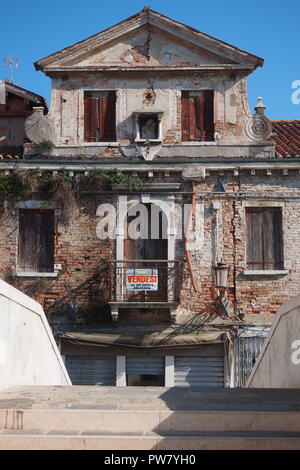 Vieille maison en ruine à vendre à Chioggia, Italie Banque D'Images