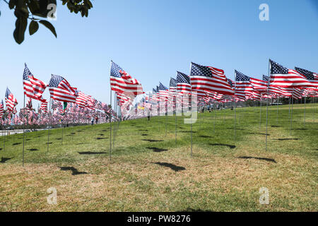 9/11 Memorial et 'vagues de flags' à Pepperdine University à Malibu, en Californie. C'était la 11e édition de 'vagues' que les drapeaux d'un affichage de 2 977 drapeaux et d'un service commémoratif en l'honneur du 11 septembre 2001 victimes. Doté d''atmosphère : où : Los Angeles, California, United States Quand : 11 Sep 2018 Credit : Sheri/WENN.com Determan Banque D'Images