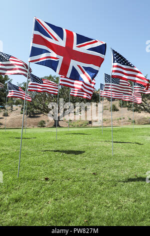 9/11 Memorial et 'vagues de flags' à Pepperdine University à Malibu, en Californie. C'était la 11e édition de 'vagues' que les drapeaux d'un affichage de 2 977 drapeaux et d'un service commémoratif en l'honneur du 11 septembre 2001 victimes. Doté d''atmosphère : où : Los Angeles, California, United States Quand : 11 Sep 2018 Credit : Sheri/WENN.com Determan Banque D'Images