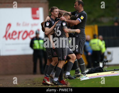 La Ville de Lincoln Scott Wharton fête marquant pendant le match de League Two Sky Bet chez Vale Park, Stoke. Banque D'Images