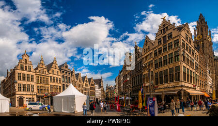 Anvers, Belgique - 25 août 2018 : place du marché et cathédrale de Notre Dame,paysage urbain d'Anvers, capitale de la province d'Anvers en Flandre et mos Banque D'Images