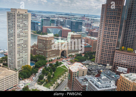 Boston City Hall et Fanuel Hall Banque D'Images