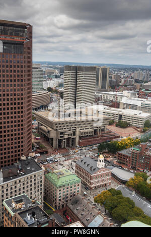 Boston City Hall et Fanuel Hall Banque D'Images