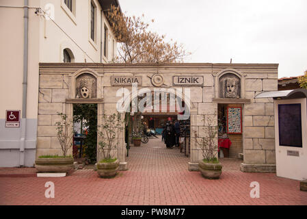 Iznik, Turquie - 25 Février 2018 : Entrée du bazar d'Iznik. Banque D'Images