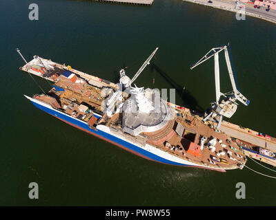 Chantier naval dans l'estuaire du Nervion, Erandio, Biscaye, Pays Basque, Espagne Banque D'Images