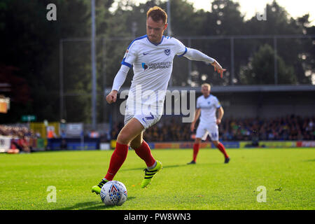 Kingston upon Thames, Royaume-Uni. 13 octobre 2018. Tom Naylor de Portsmouth en action. L'EFL Skybet un match de football, l'AFC Wimbledon v Portsmouth au Cherry Red Records Stadium de Kingston upon Thames, Surrey le samedi 13 octobre 2018. Cette image ne peut être utilisé qu'à des fins rédactionnelles. Usage éditorial uniquement, licence requise pour un usage commercial. Aucune utilisation de pari, de jeux ou d'un seul club/ligue/dvd publications. pic par Steffan Bowen/Andrew Orchard la photographie de sport/Alamy live news Banque D'Images