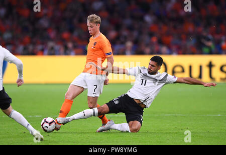 Duels, duel Emre pouvez (Allemagne) / r. et Frenkie de Jong (NL). GES / football / Ligue des Nations Unies : Pays-Bas - Allemagne, 13.10.2018 Football / Soccer : Ligue des Nations Unies : l'Allemagne contre les Pays-Bas, Amsterdam, Octobre 13, 2018 | dans le monde d'utilisation Banque D'Images