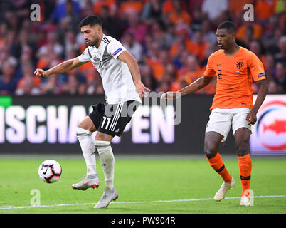 Duels, duel Emre pouvez (Allemagne) contre Denzel Dumfries (NL). GES/football/Ligue des Nations Unies : Pays-Bas - Allemagne, 13.10.2018 Football/soccer : Ligue des Nations Unies : l'Allemagne contre les Pays-Bas, Amsterdam, Octobre 13, 2018 | dans le monde d'utilisation Banque D'Images