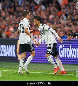 Amsterdam, Pays-Bas. 13 octobre 2018Netherlands-Germany , Football, Amsterdam, le 13 octobre 2018 Thomas Mueller, dfb DFB 13 Leroy SANE, 19 modification, substitution, Pays-Bas - Allemagne Football Ligue des Nations Unies, de la saison 2018/2019, Amsterdam, Pays-Bas, le 13 octobre 2018. © Peter Schatz / Alamy Live News Crédit : Peter Schatz/Alamy Live News Banque D'Images