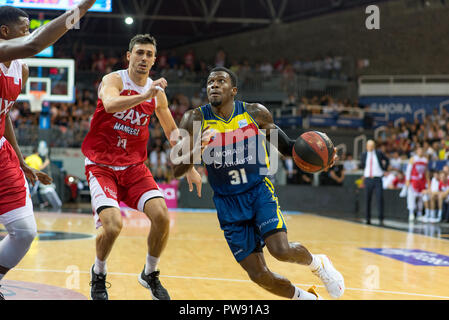 Andorre-la-Vieille, ANDORRE - 13 octobre 2018 : La base française de Mora Banc Andorra Andrew Albicy attaques avec la balle pour Mora Banc Andorra LIGA ENDESA PBR match entre l'Andorre Morabanc BC et BAXI MANRESA à Poliesportiu d' Andorre Stadium sur Octobre 13, 2018 à Andorre-la-Vieille. Crédit : Martin Silva Cosentino/Alamy Live News Banque D'Images