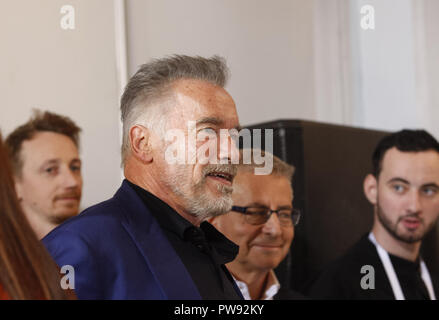 Kiev, Kiev, Ukraine. 13 Oct, 2018. L'acteur américain d'origine autrichienne et l'ancien gouverneur de Californie Arnold Schwarzenegger s'est vu lors d'une conférence d'affaires.Olerom un forum Le forum d'affaires annuel avec un message principal de la transformation de la technologie et d'opportunités d'affaires se sont réunis à partir de l'Ukraine, les pays de la CEI et l'Europe. Crédit : Pavlo Gonchar SOPA/Images/ZUMA/Alamy Fil Live News Banque D'Images