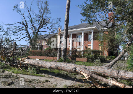 Dommages aux bâtiments à la Tyndall Air Force Base au lendemain de l'ouragan Michael comme l'orage a laissé une bande de destruction massive dans la région de Panhandle de Floride le 12 octobre 2018 près de Panama City, en Floride. La catégorie 4 tempête monstre tué au moins 6 personnes annonce laissé des dommages catastrophiques sur le nord-ouest de la Floride. Banque D'Images