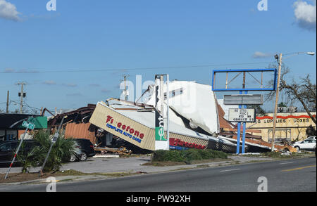 Dommages aux bâtiments à la Tyndall Air Force Base au lendemain de l'ouragan Michael comme l'orage a laissé une bande de destruction massive dans la région de Panhandle de Floride le 12 octobre 2018 près de Panama City, en Floride. La catégorie 4 tempête monstre tué au moins 6 personnes annonce laissé des dommages catastrophiques sur le nord-ouest de la Floride. Banque D'Images